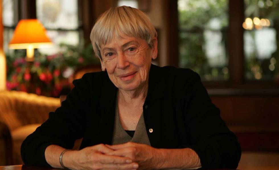 Ursula K. Le Guin, en su casa de Portland, en una imagen de 2005.rn 