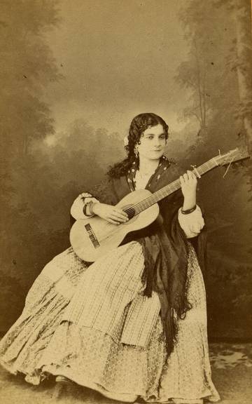 'Mujer con guitarra', uno de los poquísimos retratos en la obra del francés Luis Masson.