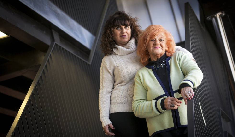Viviana Barnatán (izquierda) y su madre, Matilde, en Madrid, el pasado domingo.