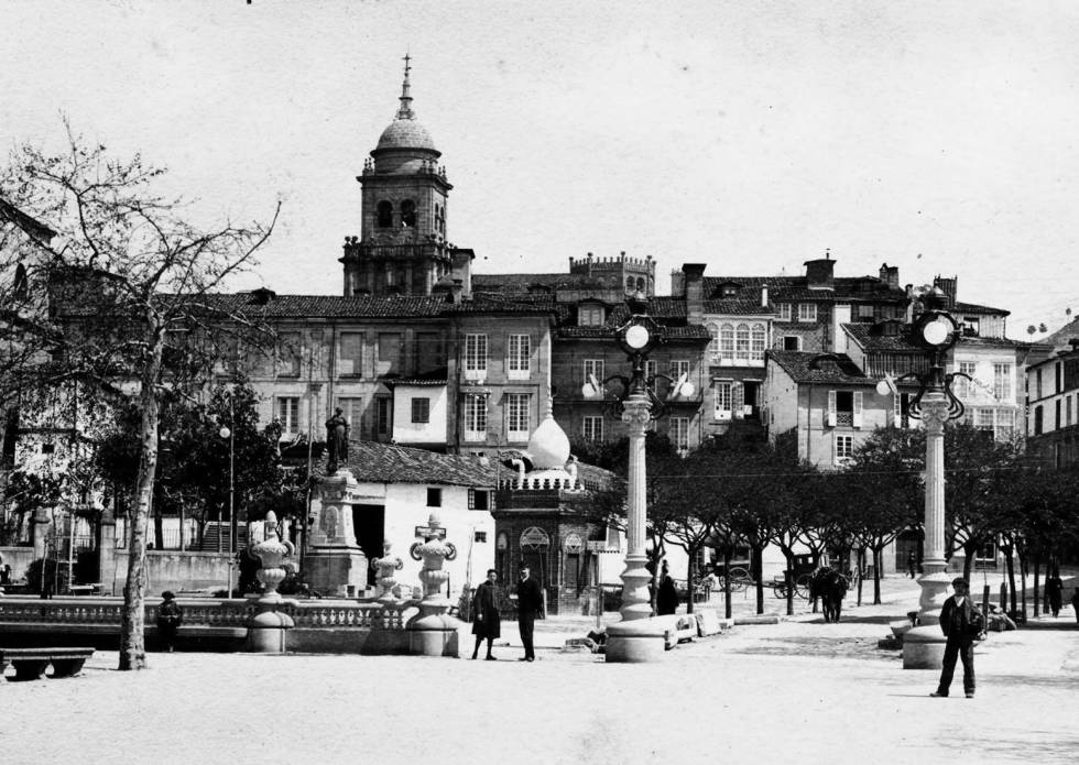 Plaza Obispo CesÃ¡reo de Orense a principios del siglo XX.