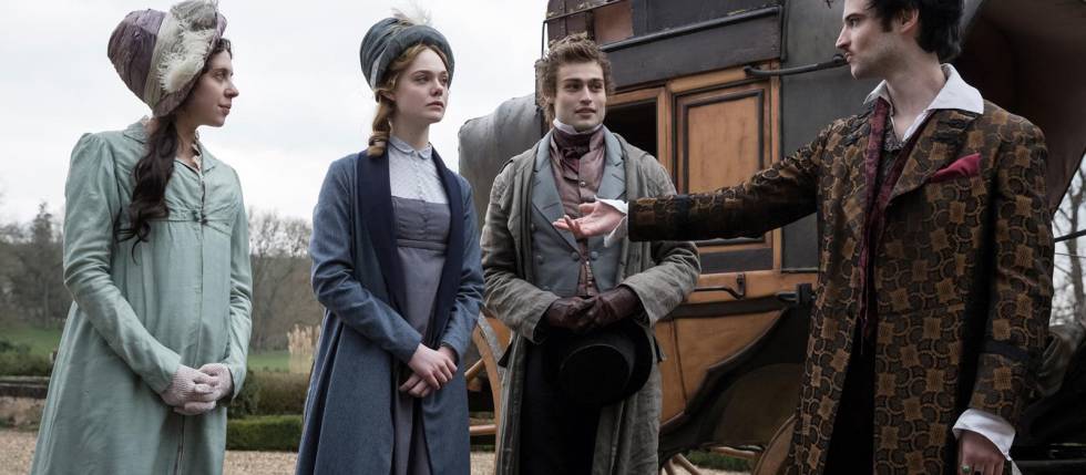 De izquierda a derecha, Bel Powley, Elle Fanning, Douglas Booth y Tom Sturridge en una escena de 'Mary Shelley'.