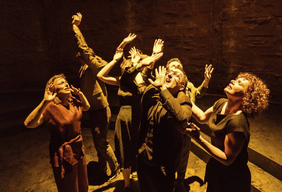 Un momento de 'Tiempo de silencio', en el madrileño Teatro de la Abadía.