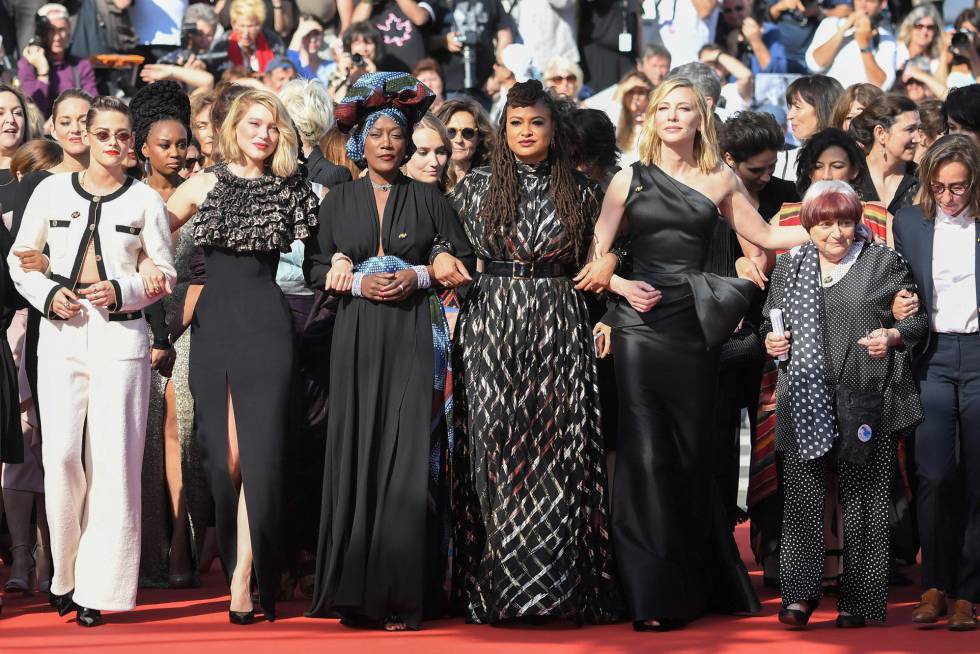 Desde la izquierda, Kristen Stewart, Léa Seydoux, la cantante Khadja Nin, Ava DuVernay, Cate Blanchett, Agnès Varda y Céline Sciamma.