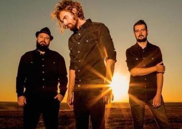 Música, mar y puesta de sol