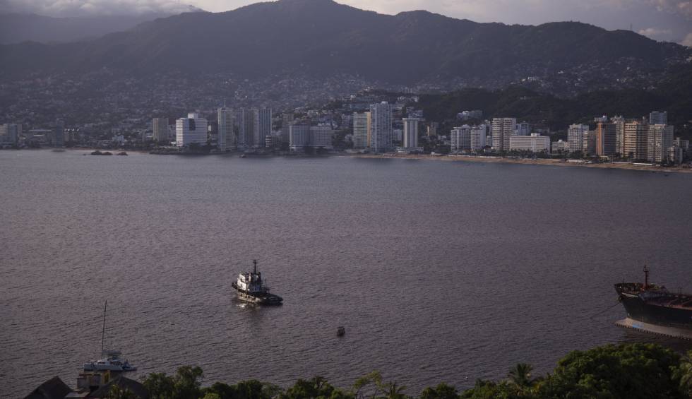 La vista de la bahía de Acapulco que tienen los más ricos desde sus propiedades exclusivas en la montaña.