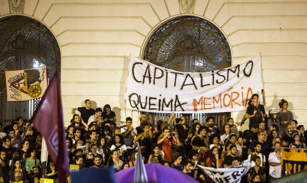 Protesta en RÃo de Janeiro, el pasado lunes, tras el incendio del Museo Nacional de Brasil.