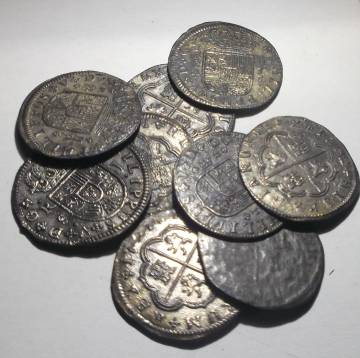 Monedas de plata halladas en el yacimiento del Guadalupe.