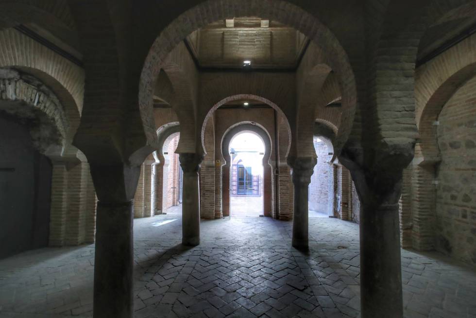 Vista interior de la mezquita de la calle de Tornerías, en Toledo, del siglo XIII.