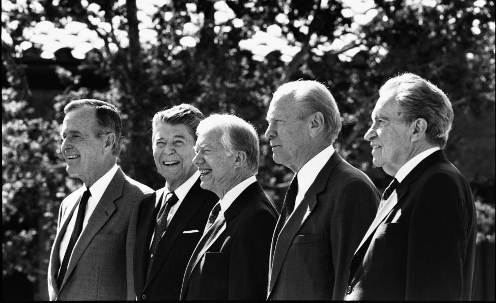 Los presidentes George H. W. Bush, Ronald Reagan, Jimmy Carter, Gerald Ford y Richard Nixon, en Simi Valley (California) en 1991.Â 