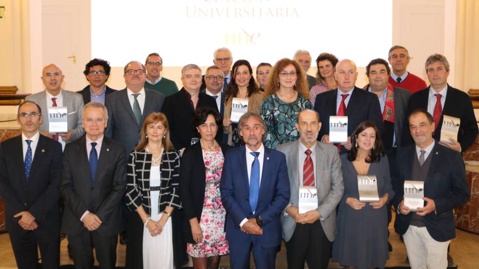 Editores de la UNE y premiados este jueves en Madrid. 