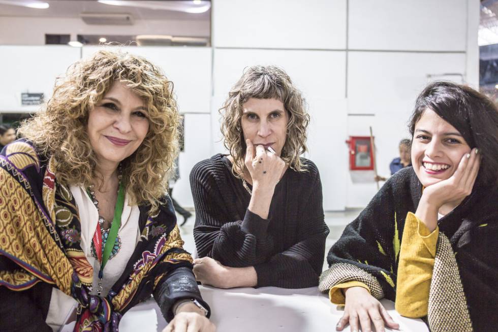 Las escritoras Gioconda Belli, Nona FernÃ¡ndez y Brenda Lozano en la FIL de Guadalajara.