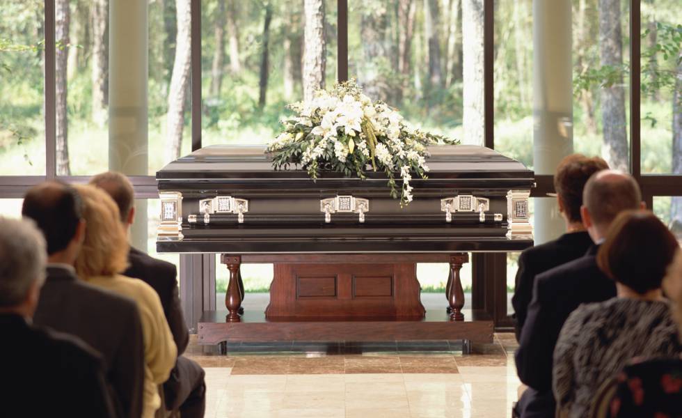 Un fÃ©retro en un funeral.