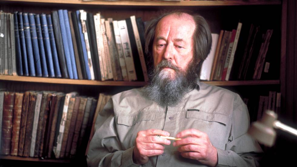 Aleksandr Solzhenitsyn en su casa en una imagen sin datar.