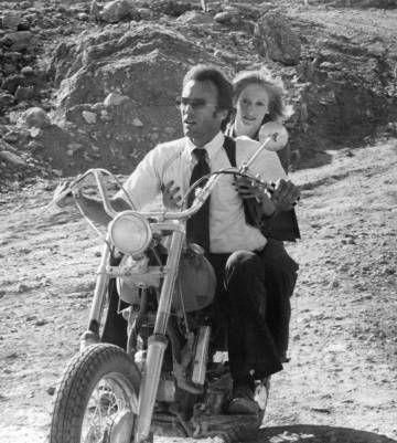 Clint Eastwood y Sondra Locke en 'Ruta suicida', de 1977.
