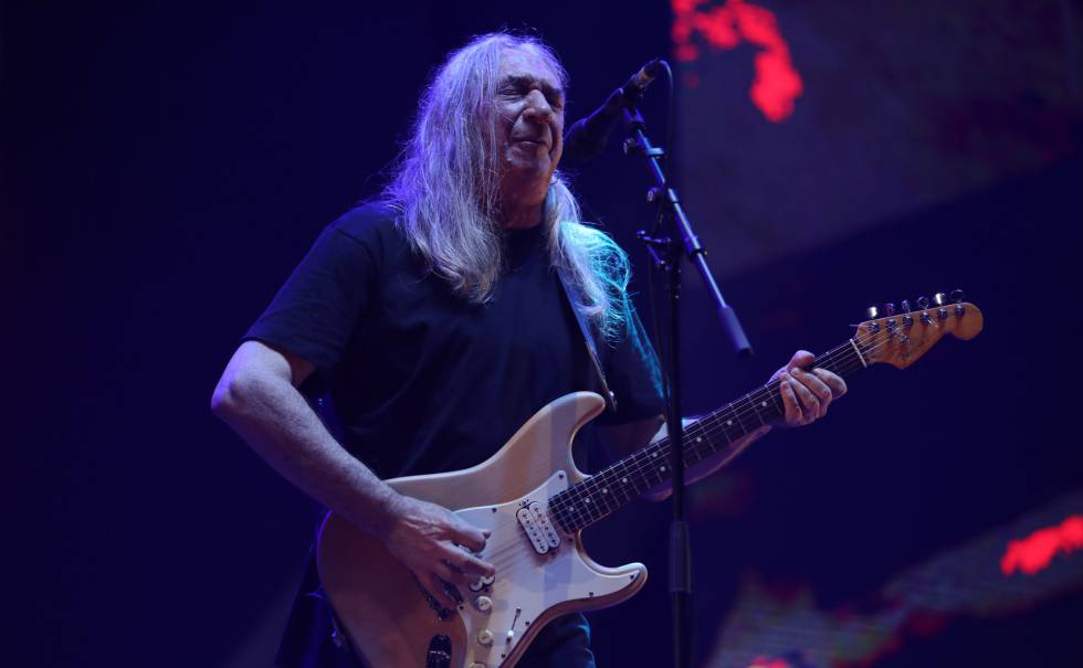 Rosendo Mercado, durante su concierto en el WiZink Center de Madrid.