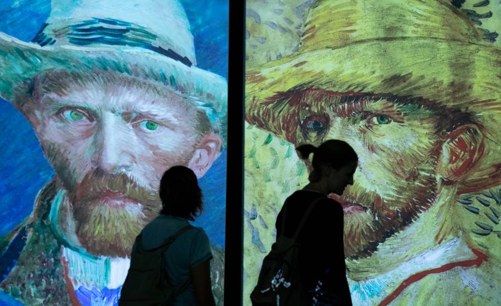Visitantes en la exposiciÃ³n Van Gogh Alive, el pasado noviembre en Alicante. La muestra puede verse en Madrid hasta finales de febrero.