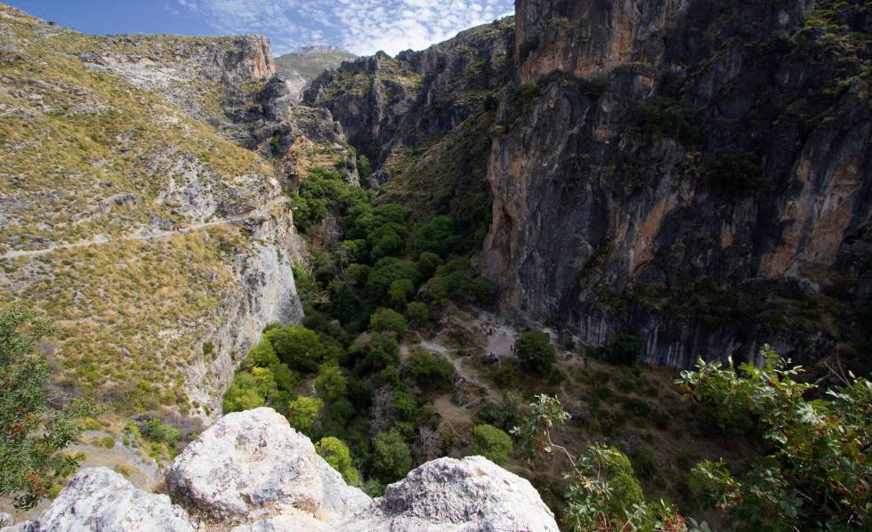 Garganta del río Monachil, en el parque natural de Sierra Nevada.