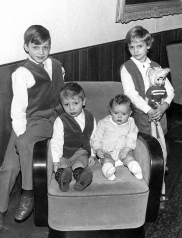 De izquierda a derecha, Willem, Gerard, Astrid y Sonja Holleeder en 1966.