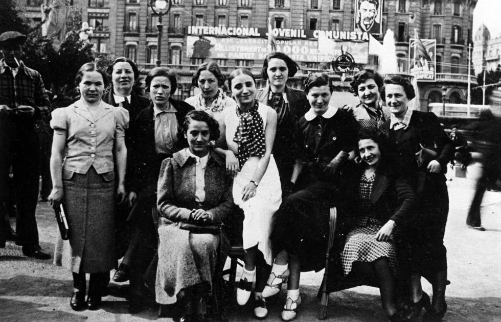 Las llamadas mamÃ¡s belgas, en la plaza de CataluÃ±a a su llegada a Barcelona en mayo de 1937.