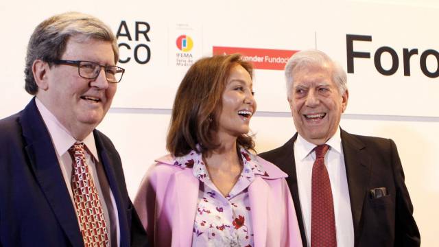 Juan Manuel Bonet, Isabel Presley y Vargas Llosa.