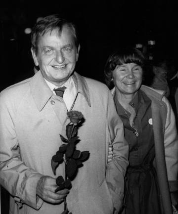 Olof Palme, con su mujer Lisbet, en 1985.