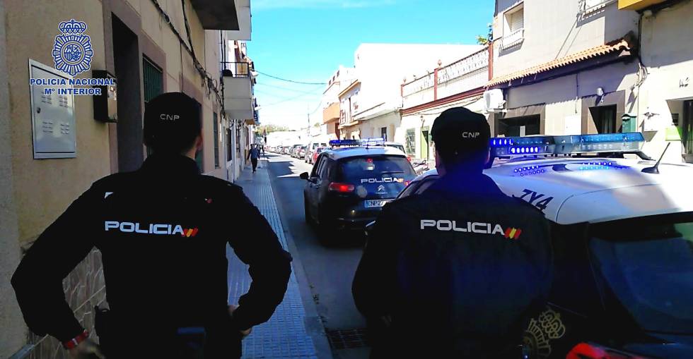 Agentes de la PolicÃ­a Nacional.rn 