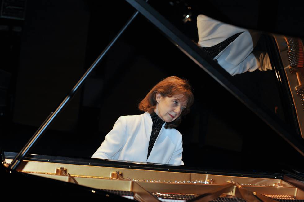 La pianista francesa Anne QueffÃ©lec, durante un concierto en Nantes, en una imagen de archivo. 