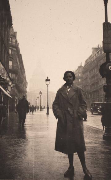 Victorina DurÃ¡n, en Paris, diciembre de 1930.