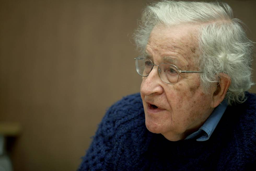 El lingüista y filósofo, Noam Chomsky.