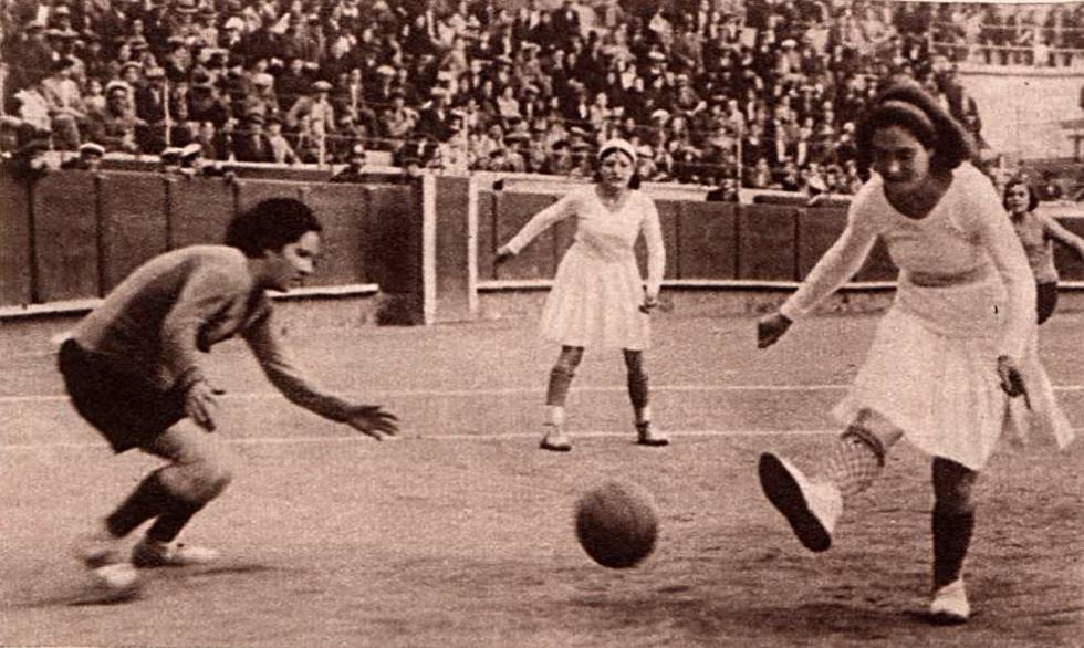 Fotografia publicada pelo jornal ‘Crónica’ sobre o jogo entre o Valencia CF e o España CF, disputado em Barcelona em 1931.
