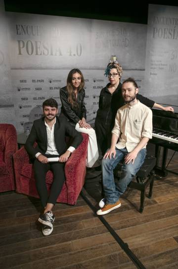 De izquierda a derecha, Miguel Gane, Loreto Sesma, Ana Elena Pena y David GalÃ¡n, en un Encuentro de PoesÃ­a en el Teatro Real en abril pasado.