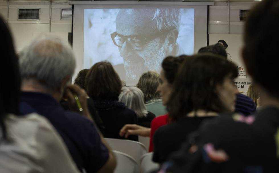 Homenaje a Claudio LÃ³pez Lamadrid, ayer en la Feria del Libro de Madrid.