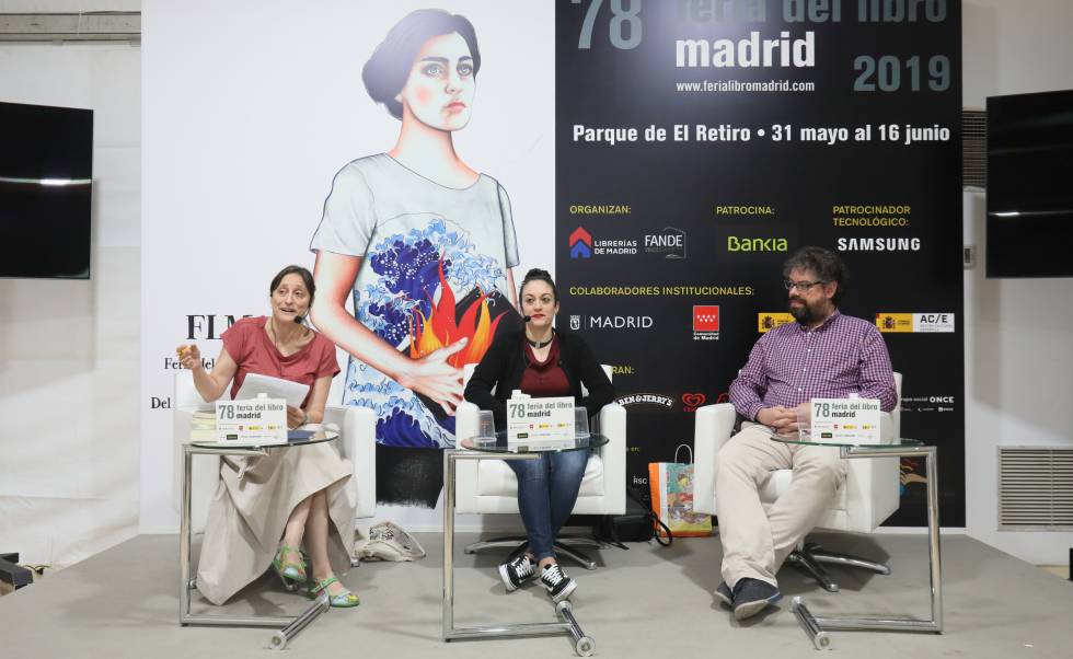 ConversaciÃ³n entre la periodista Carmen MorÃ¡n y los escritores Virginia Mendoza y Sergio del Molino en la Feria del libro de Madrid.