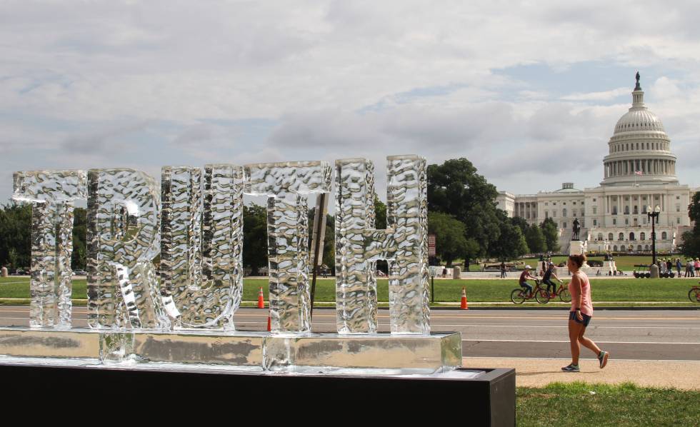 Escultura de hielo de Marshall Reese y Nora Ligorano en Washington, en septiembre de 2018.