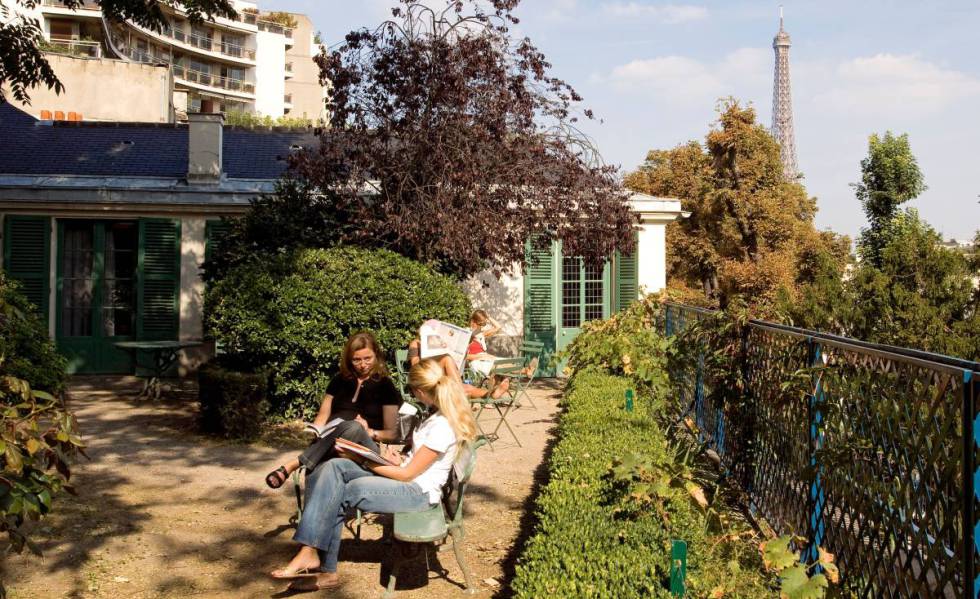 La casa de Honoré Balzac, con la torre Eiffel al fondo.