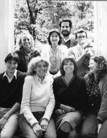 El equipo de Tusquets en 1980, con sus fundadores Antonio López Lamadrid (arriba) y Beatriz De Moura (en primera fila, segunda por la derecha).