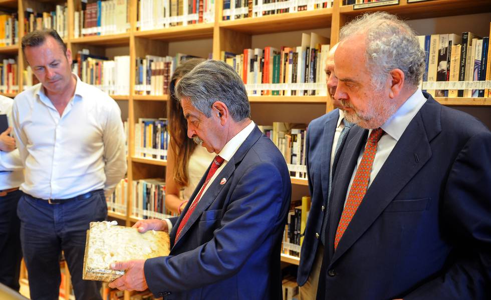 The president of Cantabria, Miguel Ángel Revilla, and the president of Grupo PRISA, Ignacio Polanco.