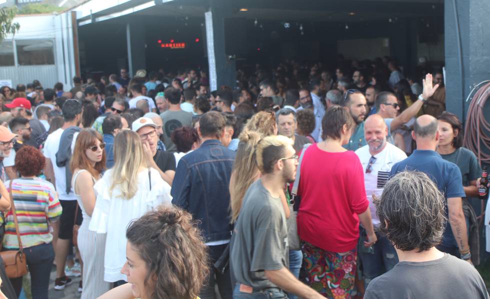 Audience at the Vetusta Morla concert at the Nautical.