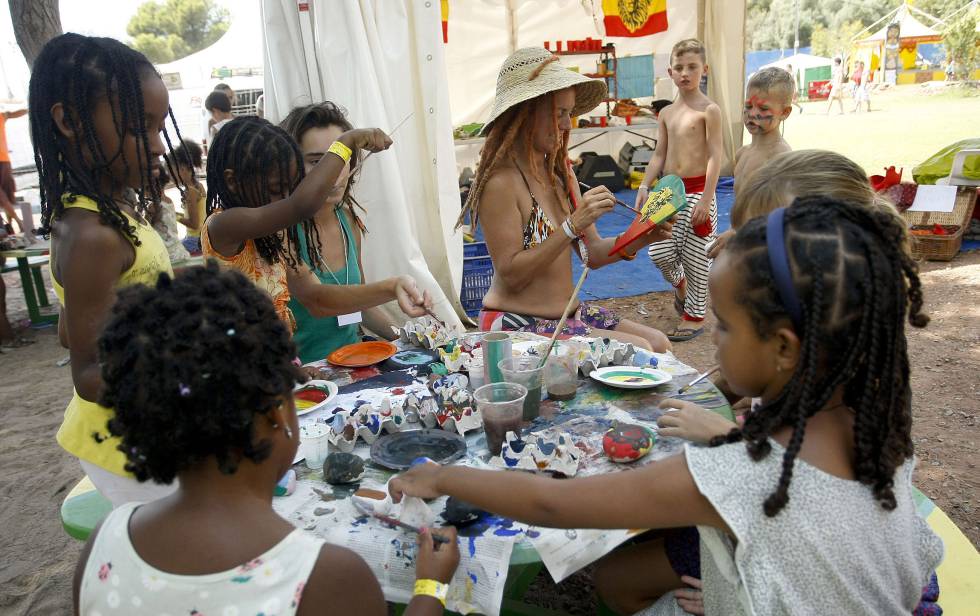 The little ones enjoying Rototom's children's activities.