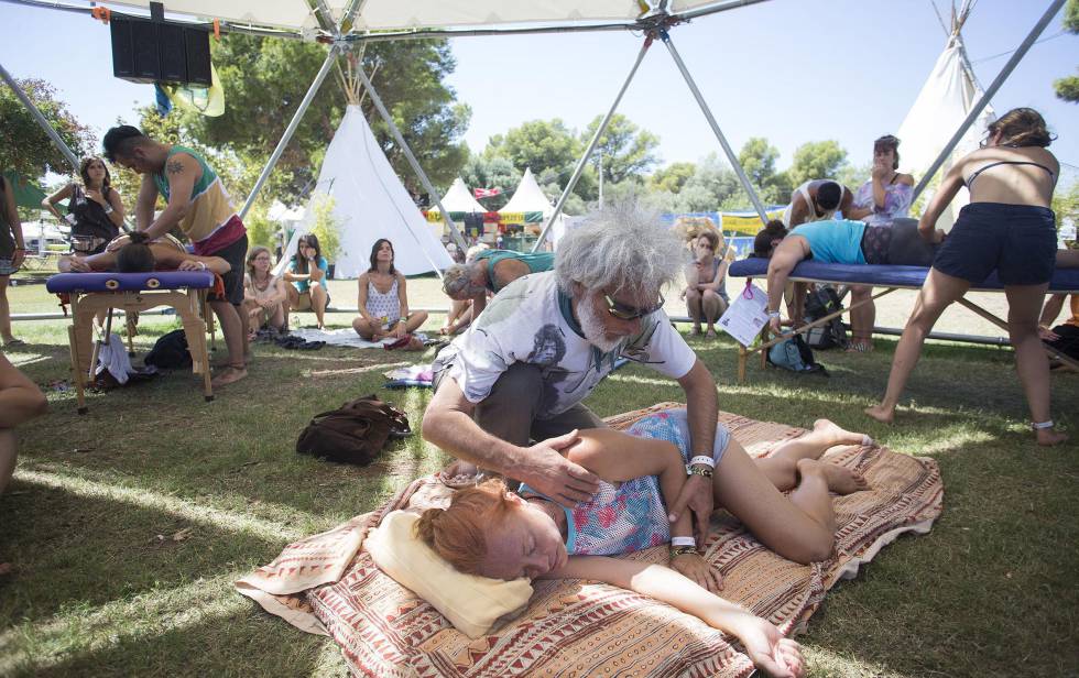 Several attendees enjoy Rototom activities.