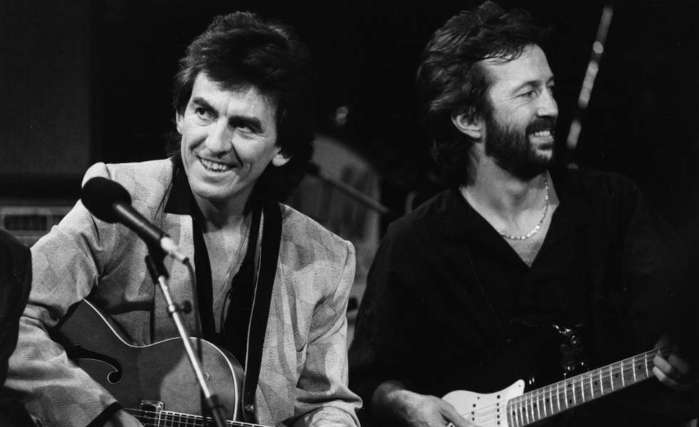 George Harrison, a la izquierda, y Eric Clapton, en una imagen de archivo.
