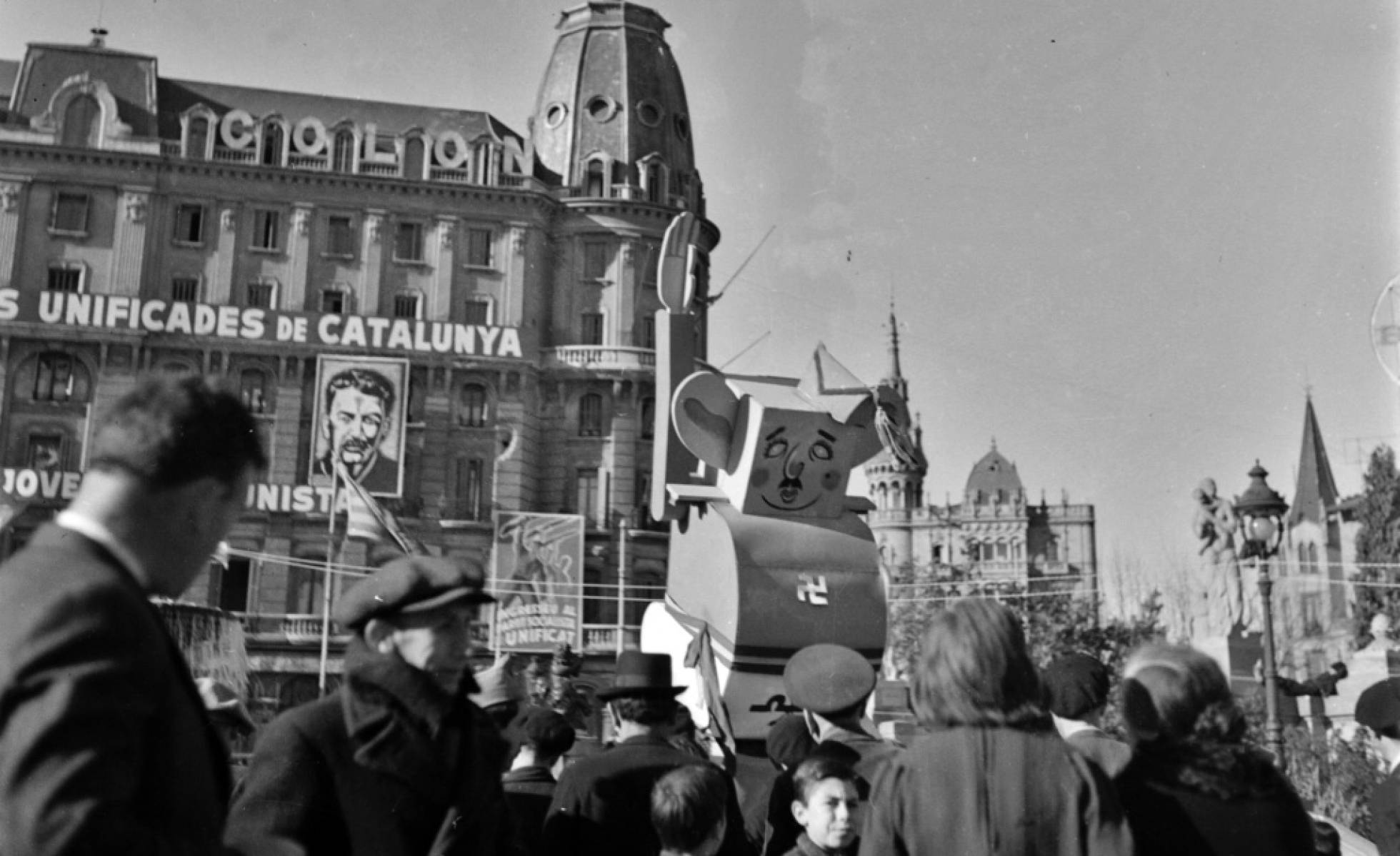Hallan archivo de fotos de la guerra civil. Barcelona llena de retratos comunistas