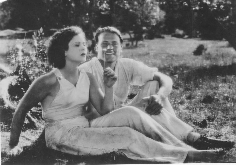 Hedy Lamarr y Aribert Mog, en un fotograma de la película.