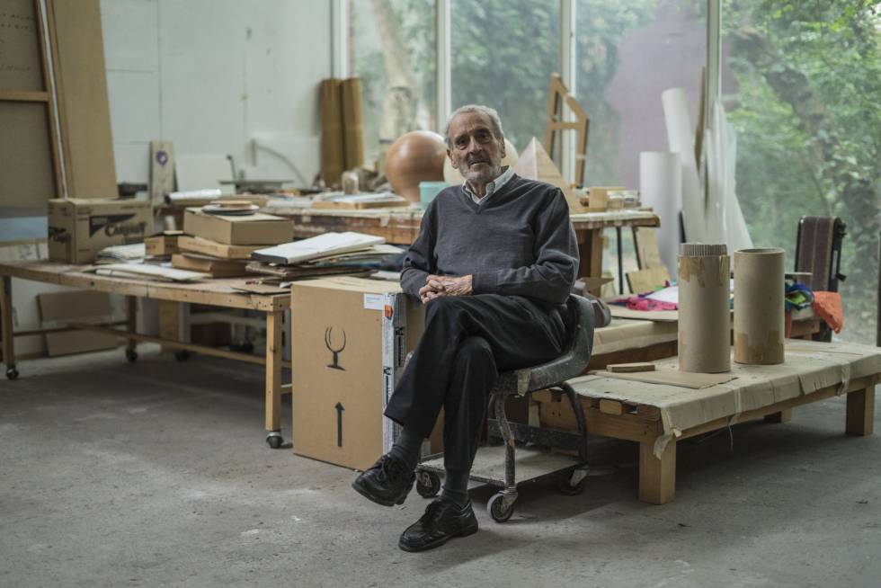 Vicente Rojo en su estudio en CoyoacÃ¡n.