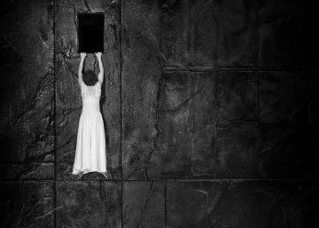 Acantilado en blanco y negro