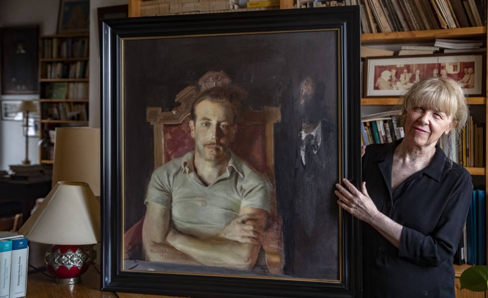 Sonia Garcia, hija del escritor Francisco Garcia Pavon con el retrato de juventud pintado por Antonio Lopez.B. P.