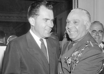 “Son cerca de las seis —dijo el dominicano”