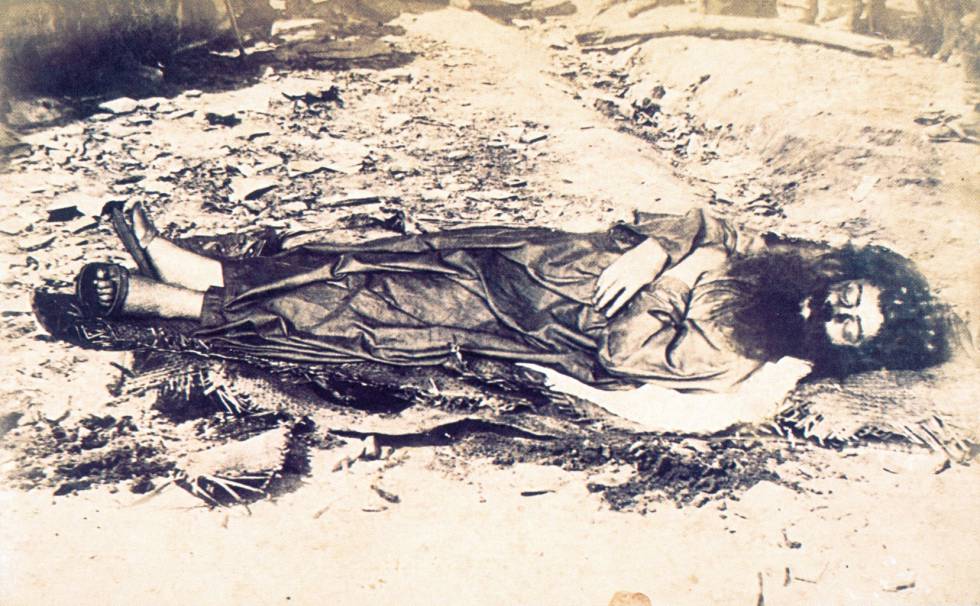 El cadáver del líder campesino brasileño Antônio Conselheiro, en 1897.