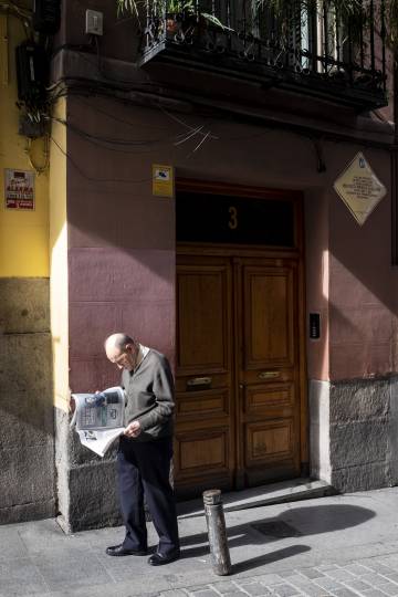 El portal donde se ubicaba la primera pensión de Pérez Galdós en Madrid, cuando llegó con 19 años, situado en la calle las Fuentes.