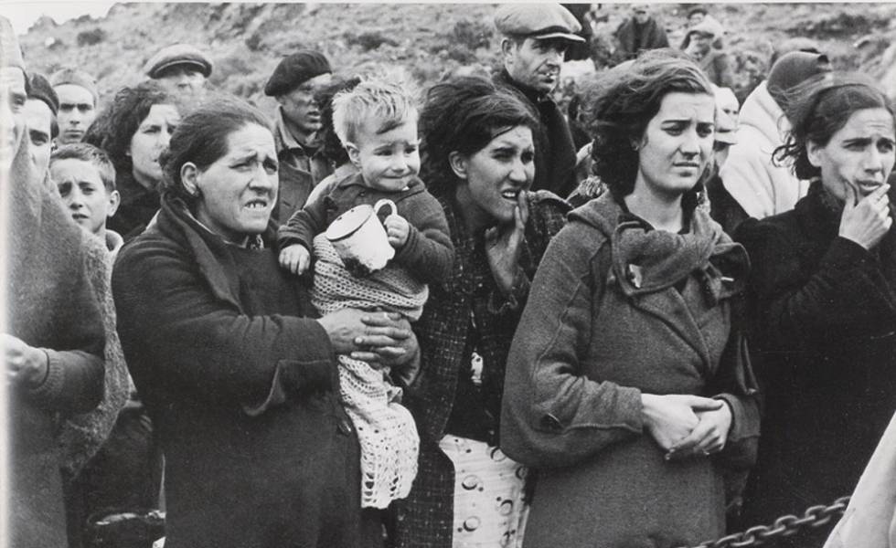 Refugiados españoles en el campo de concentración de Argelès-sur-Mer (Francia), en 1939.
